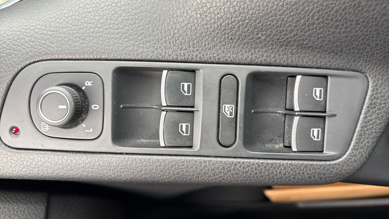 Volkswagen Tiguan 2.0 TDi BlueMotion Tech R-Line 5dr 150 DSG [NAV] Diesel Estate